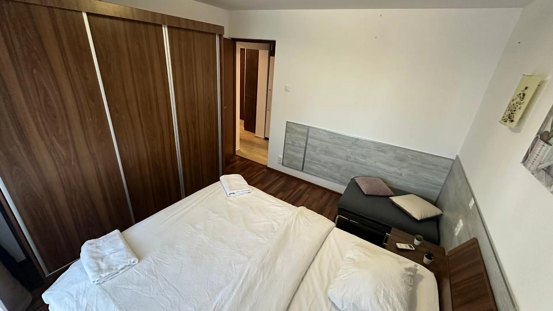 New Green Apartment 64 With Private Parking Bucharest