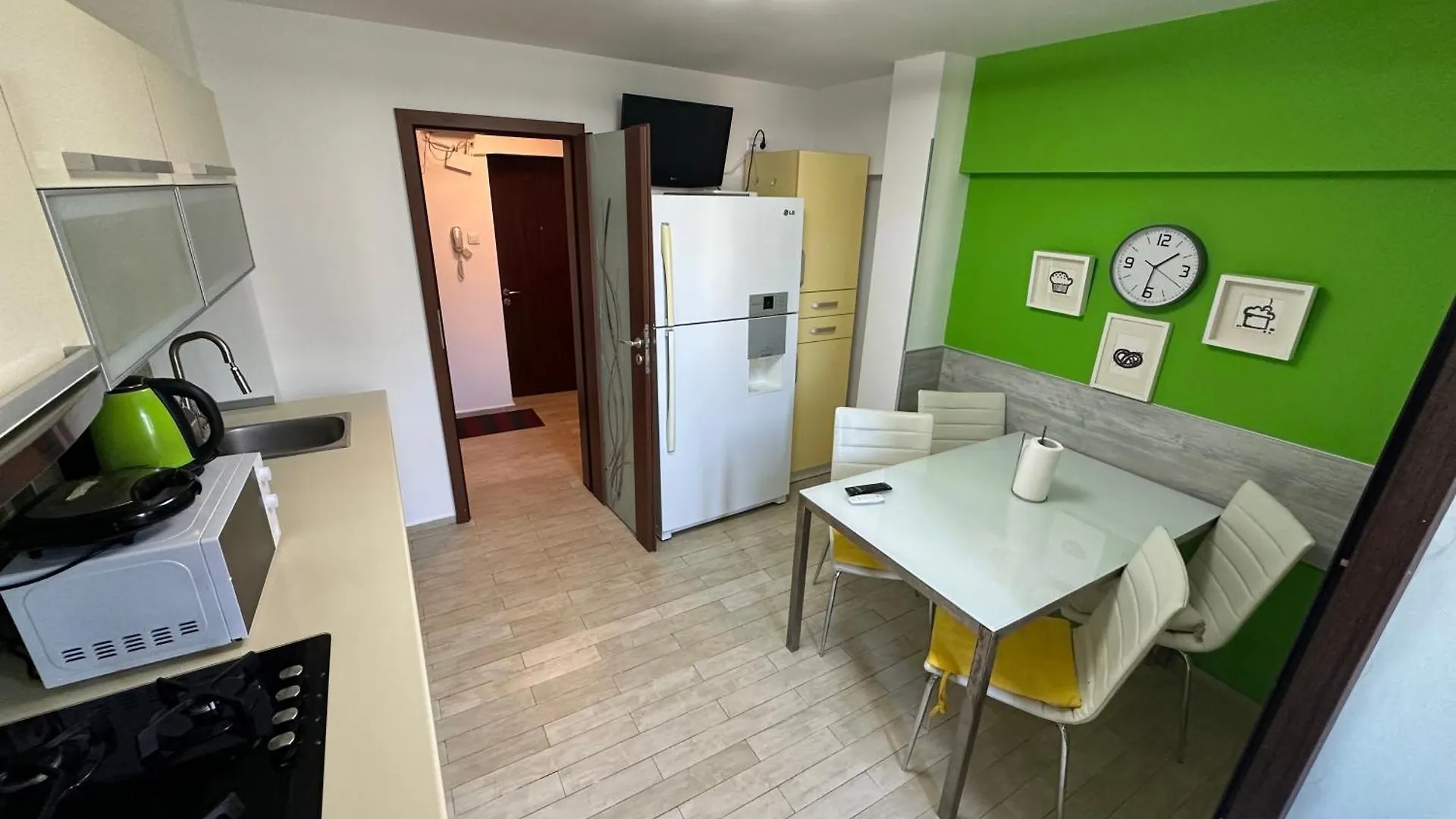 New Green Apartment 64 With Private Parking Bucharest