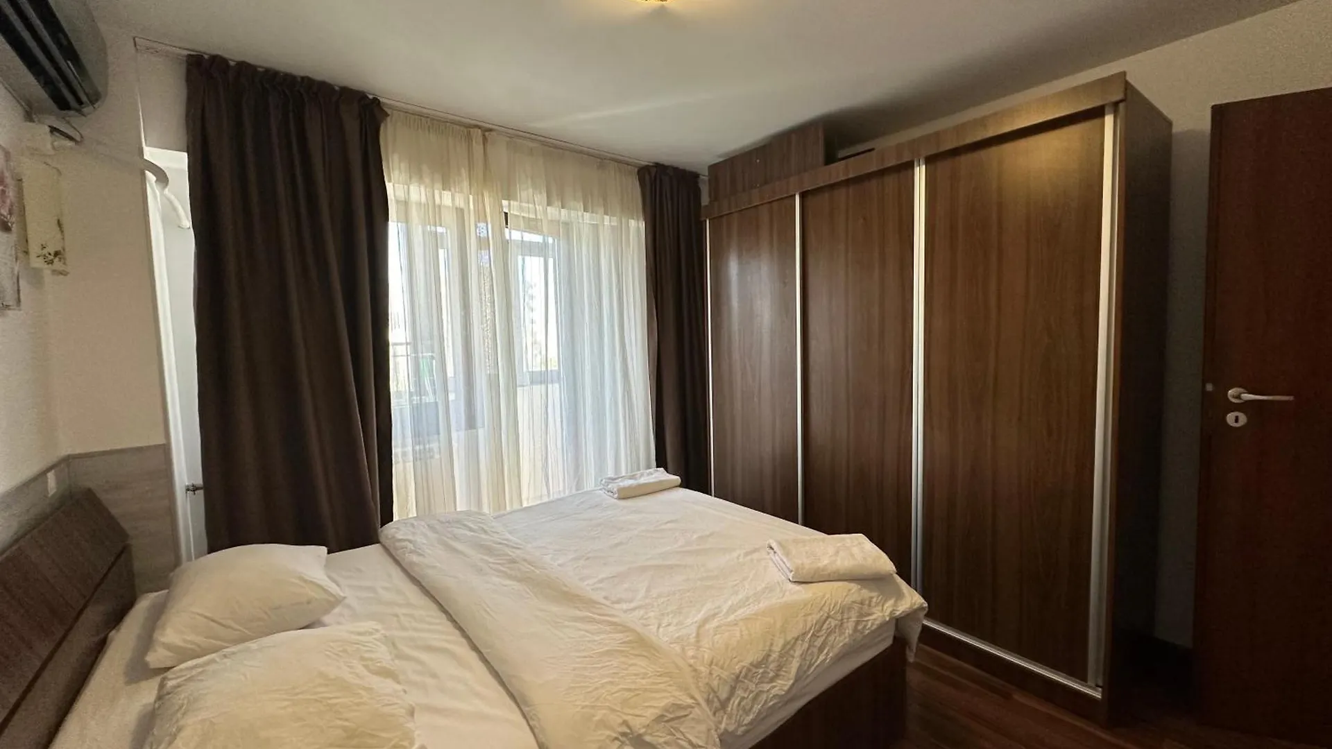 New Green Apartment 64 With Private Parking Bucharest Romania