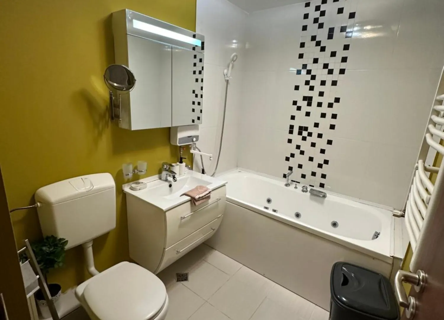 New Green Apartment 64 With Private Parking Bukarest
